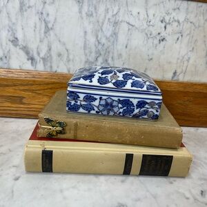 vintage porcelain chinoiserie trinket box